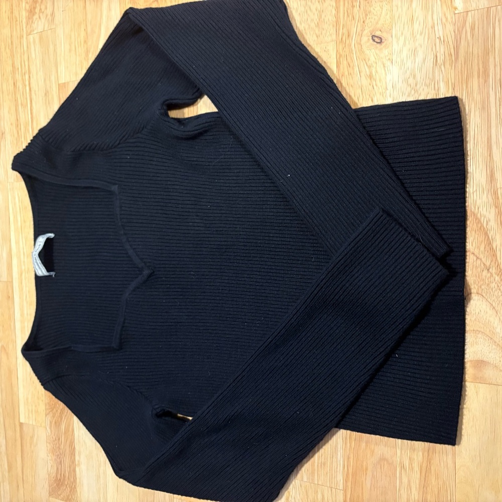 Abercrombie & Fitch Women's Black Sweetheart Neck Sweater